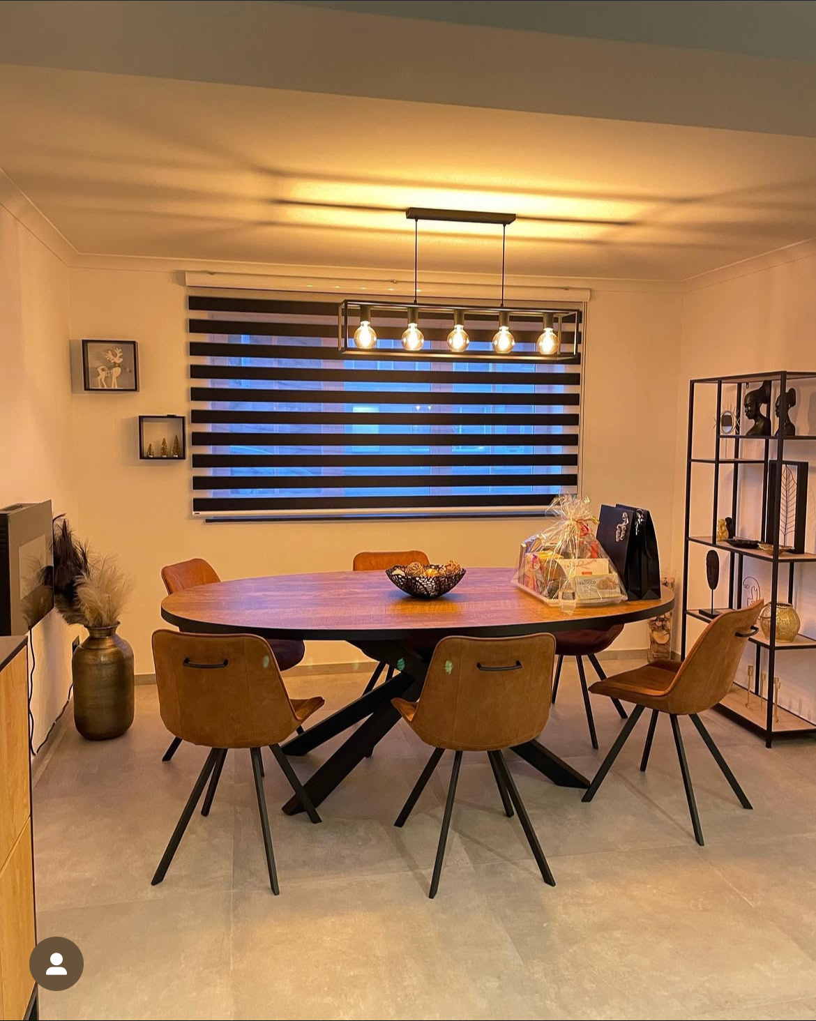 Dining room with elegant blinds